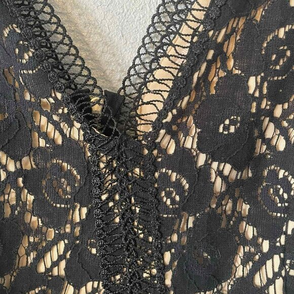 NWT Francesca's Black Lace V Neck Fit and Flare Dress Size M - Picture 6 of 8